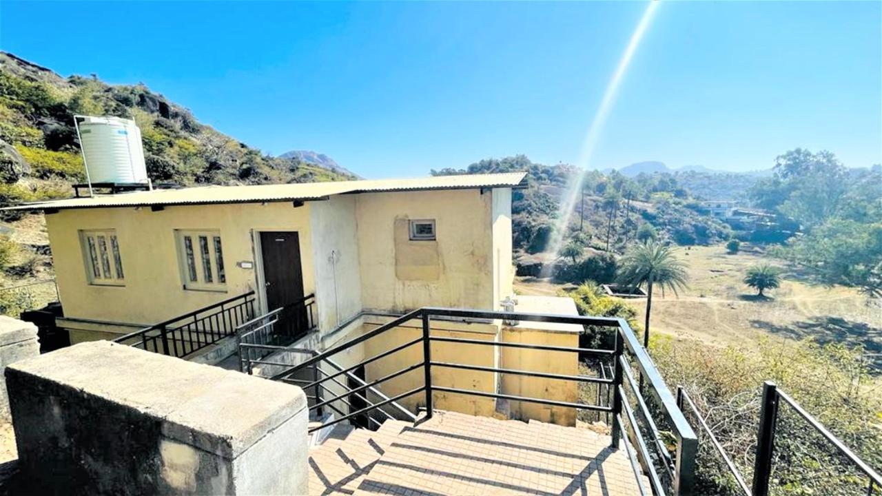Shikhar Bunglow - A Stunning Valley View Bungalow In Mount Abu Bed & Breakfast エクステリア 写真