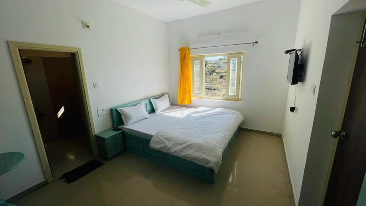 Shikhar Bunglow - A Stunning Valley View Bungalow In Mount Abu Bed & Breakfast エクステリア 写真