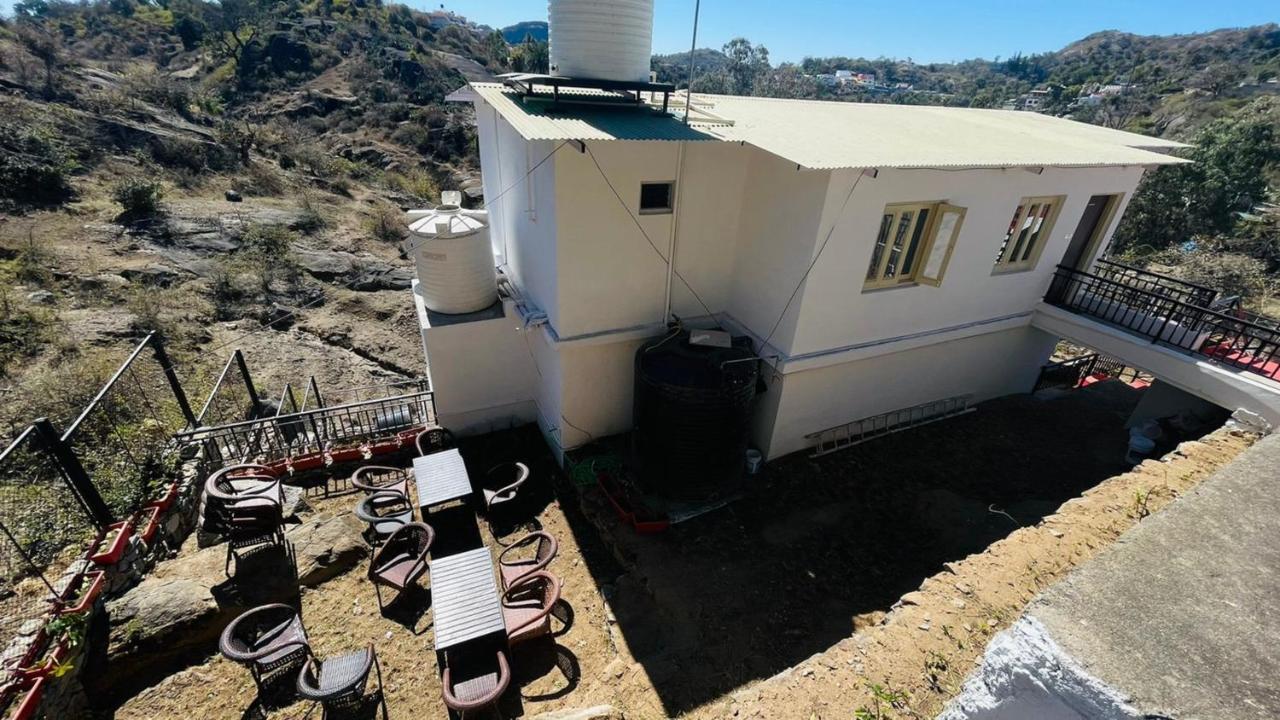 Shikhar Bunglow - A Stunning Valley View Bungalow In Mount Abu Bed & Breakfast エクステリア 写真