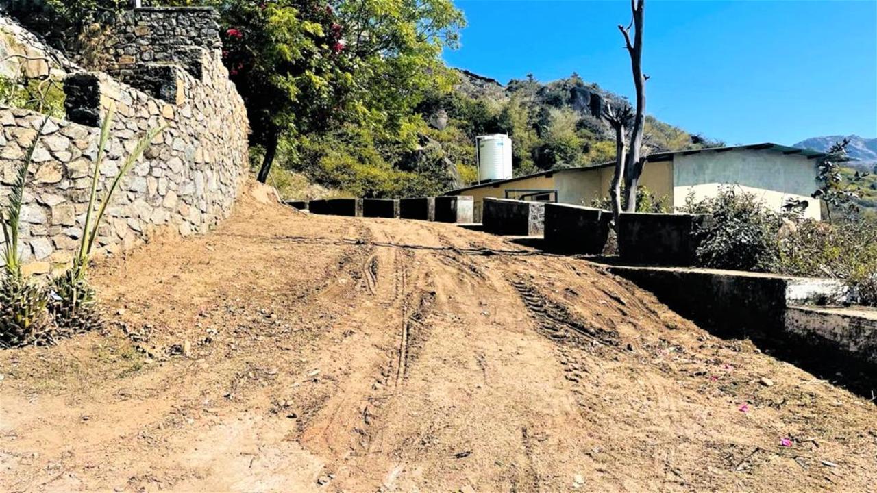 Shikhar Bunglow - A Stunning Valley View Bungalow In Mount Abu Bed & Breakfast エクステリア 写真
